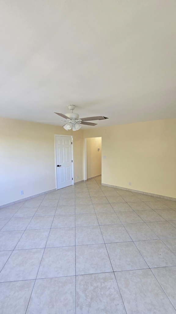 105 S Riverside Drive - Photo 10