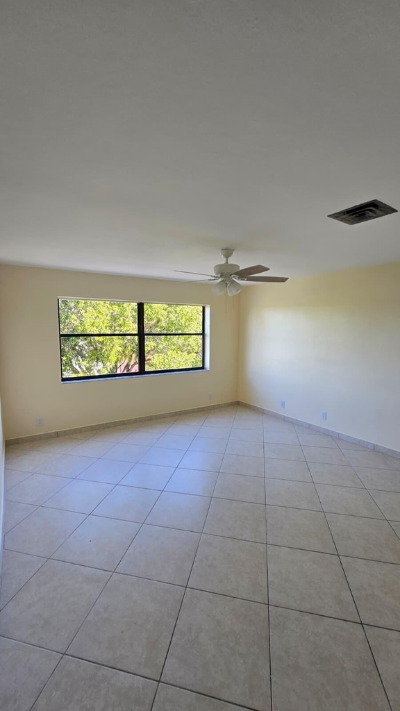 105 S Riverside Drive - Photo 9