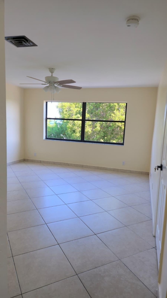 105 S Riverside Drive - Photo 11