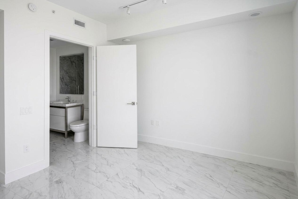 2000 Metropica Way - Photo 46
