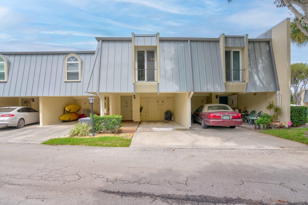390 Golfview Road - Photo 0