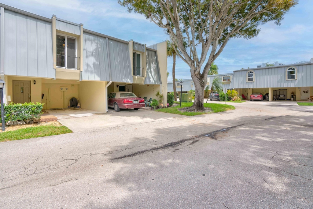 390 Golfview Road - Photo 1