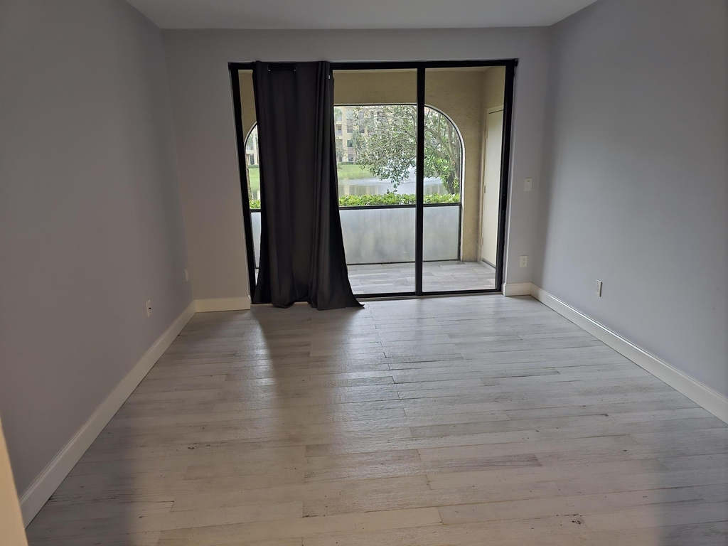 300 Uno Lago Drive - Photo 10