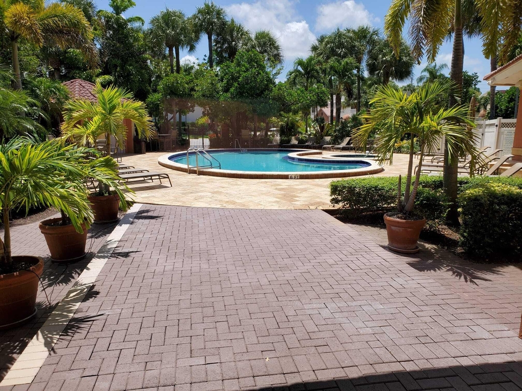 300 Uno Lago Drive - Photo 17