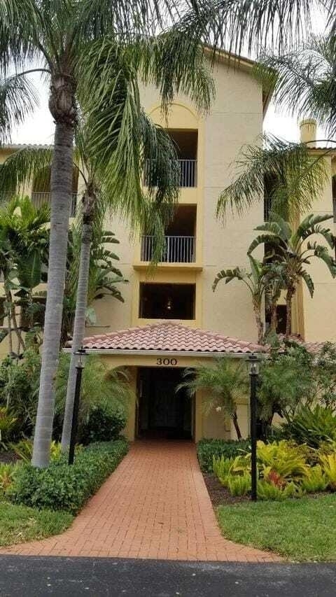 300 Uno Lago Drive - Photo 18