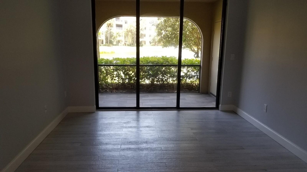 300 Uno Lago Drive - Photo 4