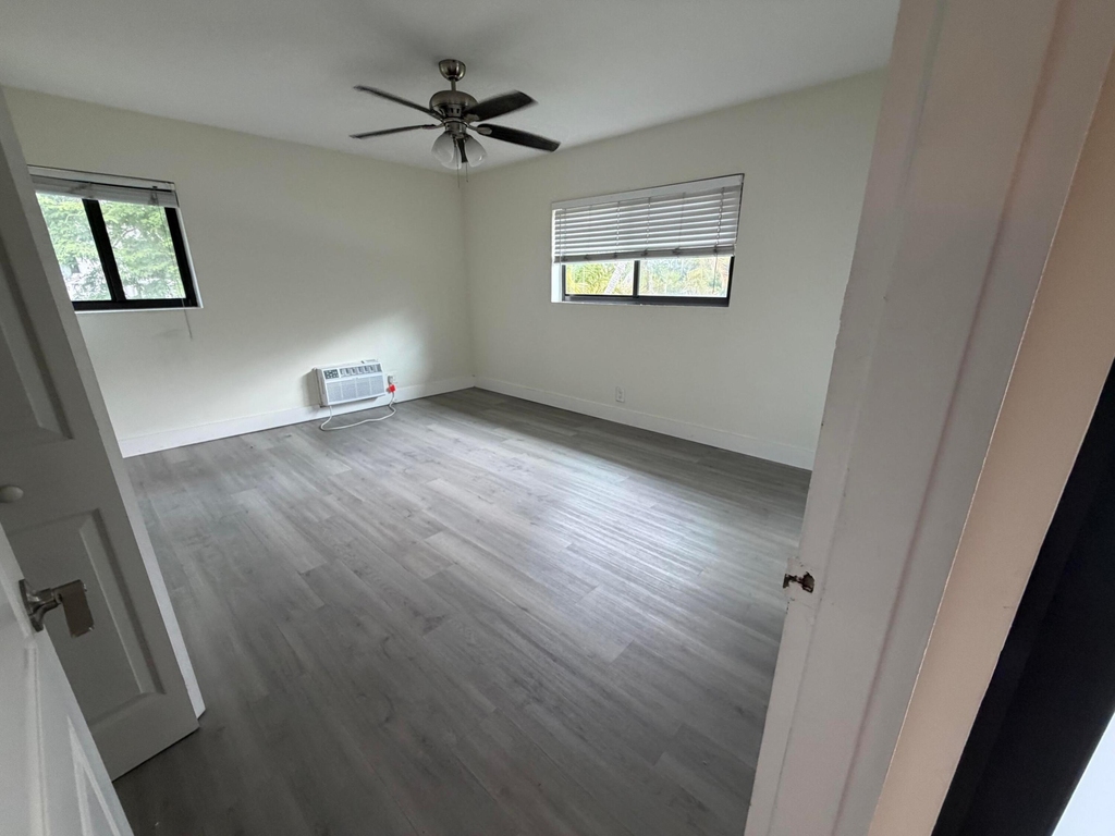 2255 Ne 51st Street - Photo 14