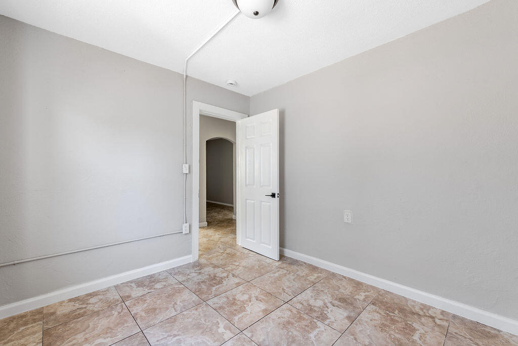 620 Sw 6th Street - Photo 8