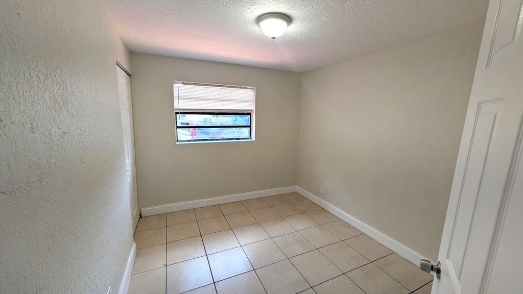 1552 Nw 15th Terrace - Photo 9