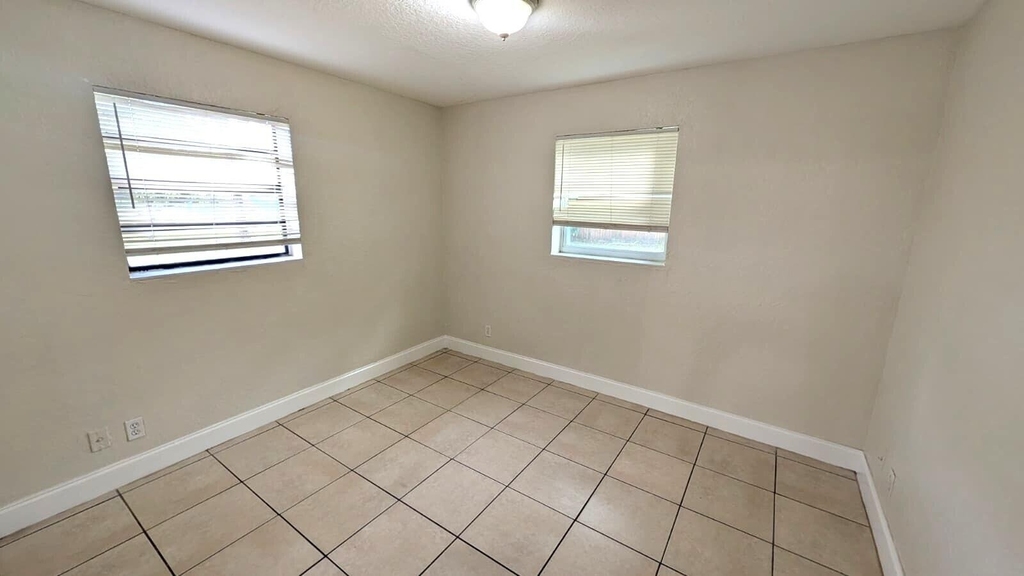 1552 Nw 15th Terrace - Photo 12