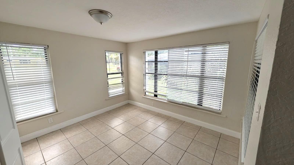 1552 Nw 15th Terrace - Photo 5