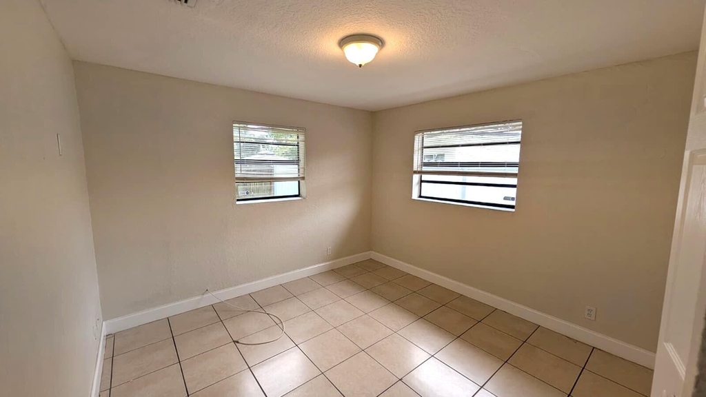 1552 Nw 15th Terrace - Photo 11