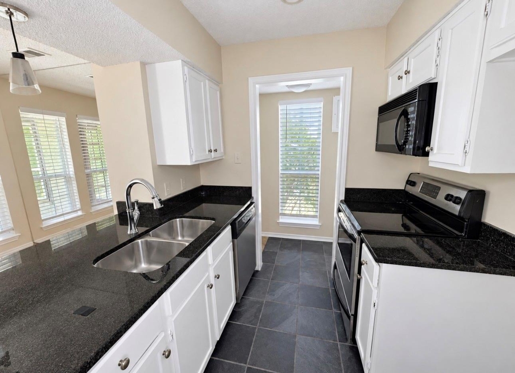 4067 Beltway Drive - Photo 6
