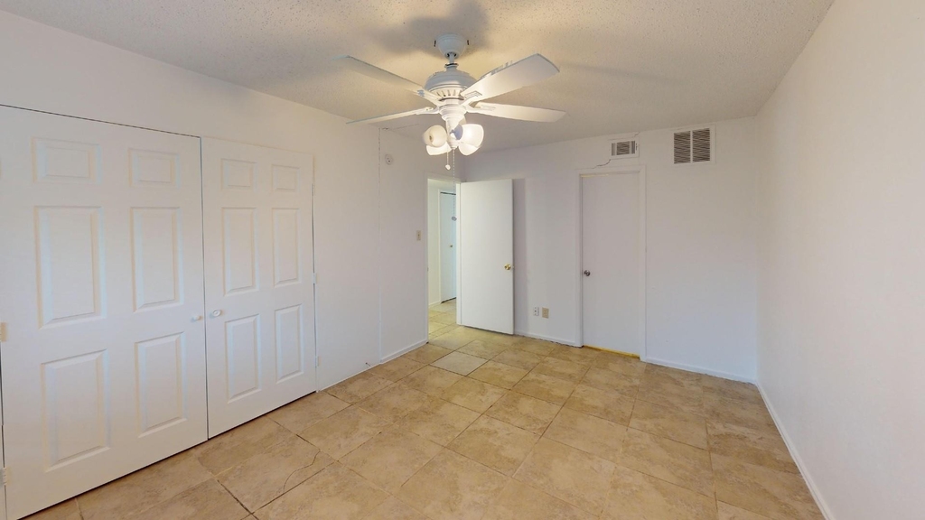 1710 Meridian Way - Photo 14