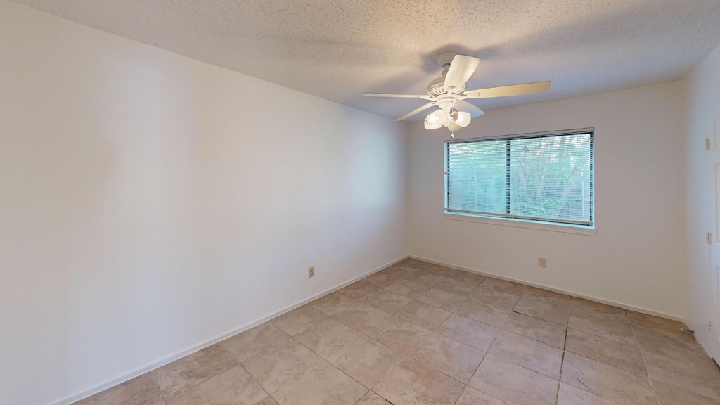 1710 Meridian Way - Photo 12