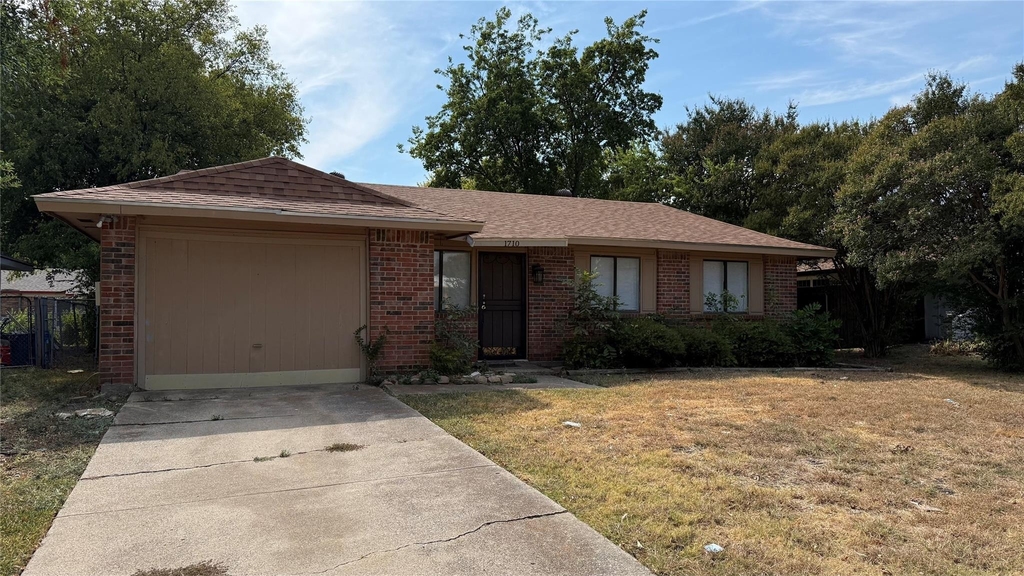 1710 Meridian Way - Photo 0