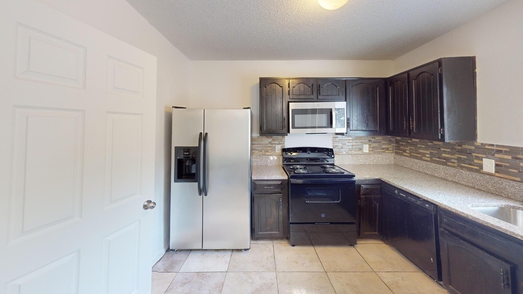 1710 Meridian Way - Photo 3