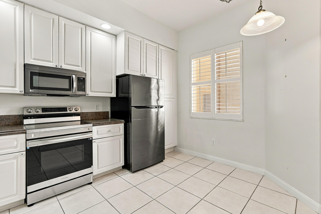 19 Harbour Isle Drive W - Photo 3