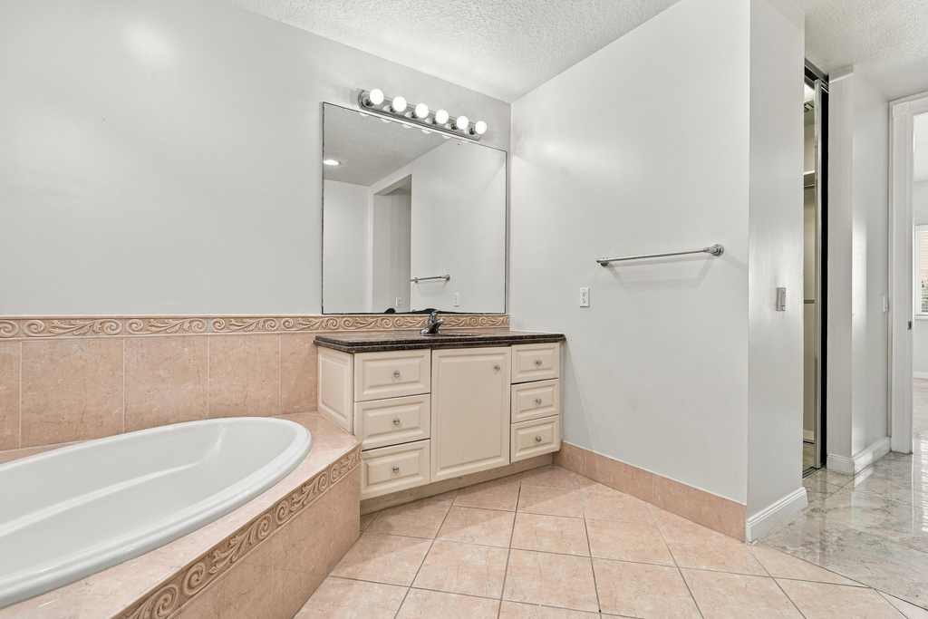 19 Harbour Isle Drive W - Photo 22