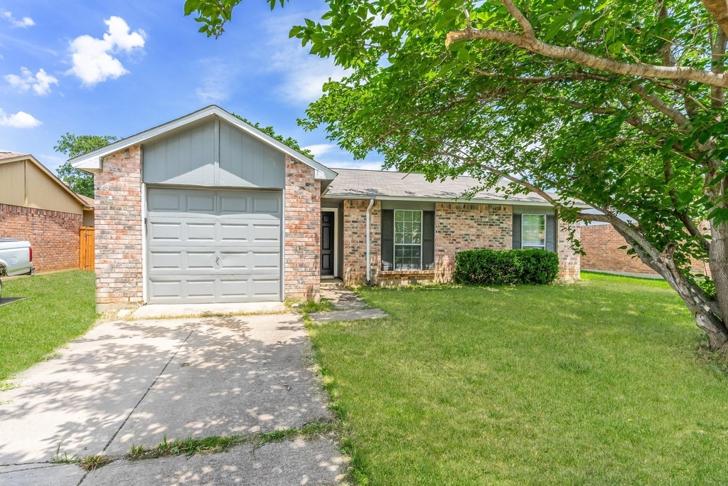 7005 Wildbriar Court E - Photo 0
