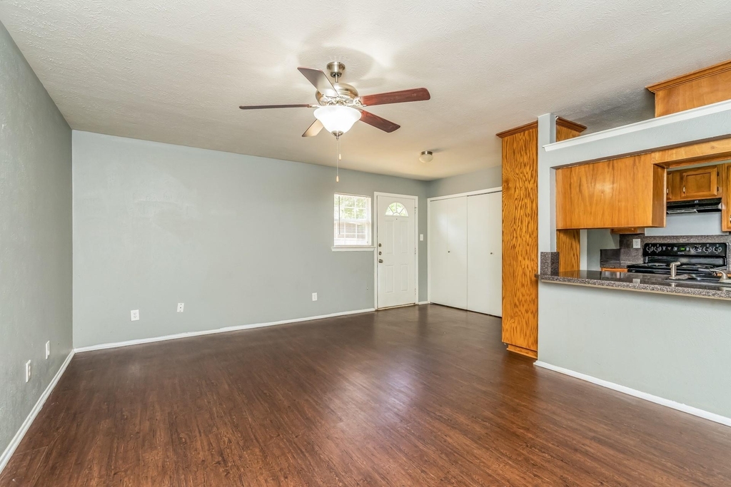 7005 Wildbriar Court E - Photo 3