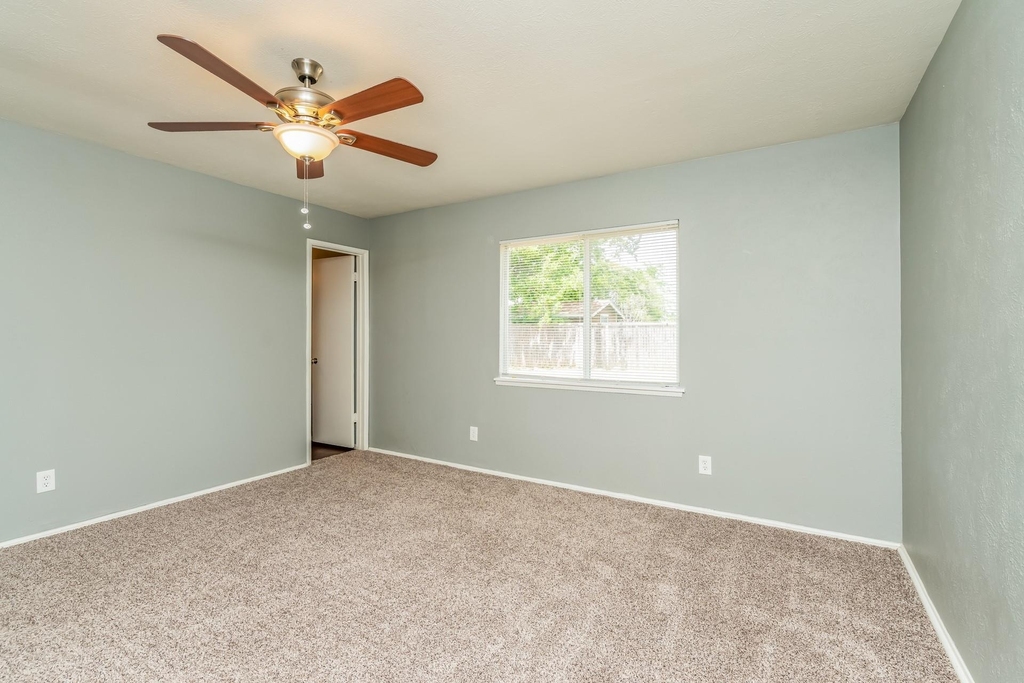 7005 Wildbriar Court E - Photo 7