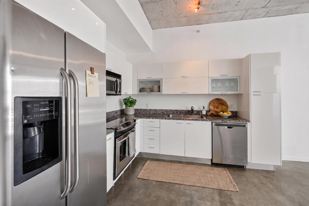 133 Ne 2nd Avenue - Photo 8