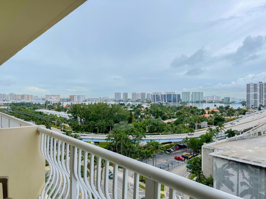 19201 Collins Avenue - Photo 0