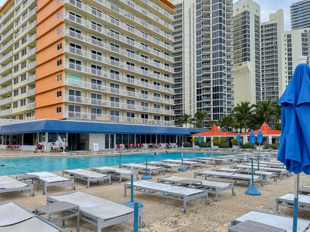 19201 Collins Avenue - Photo 10