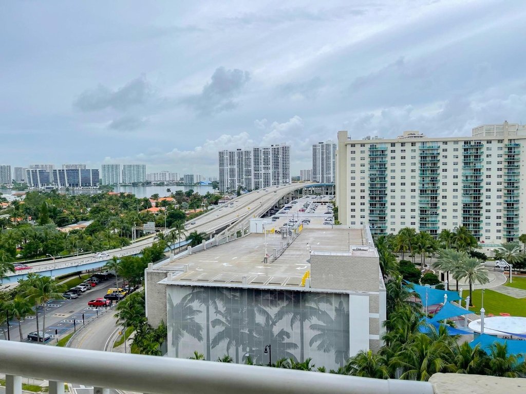 19201 Collins Avenue - Photo 8