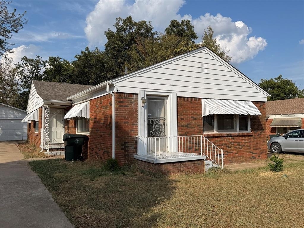 511 E Harmon Drive - Photo 1