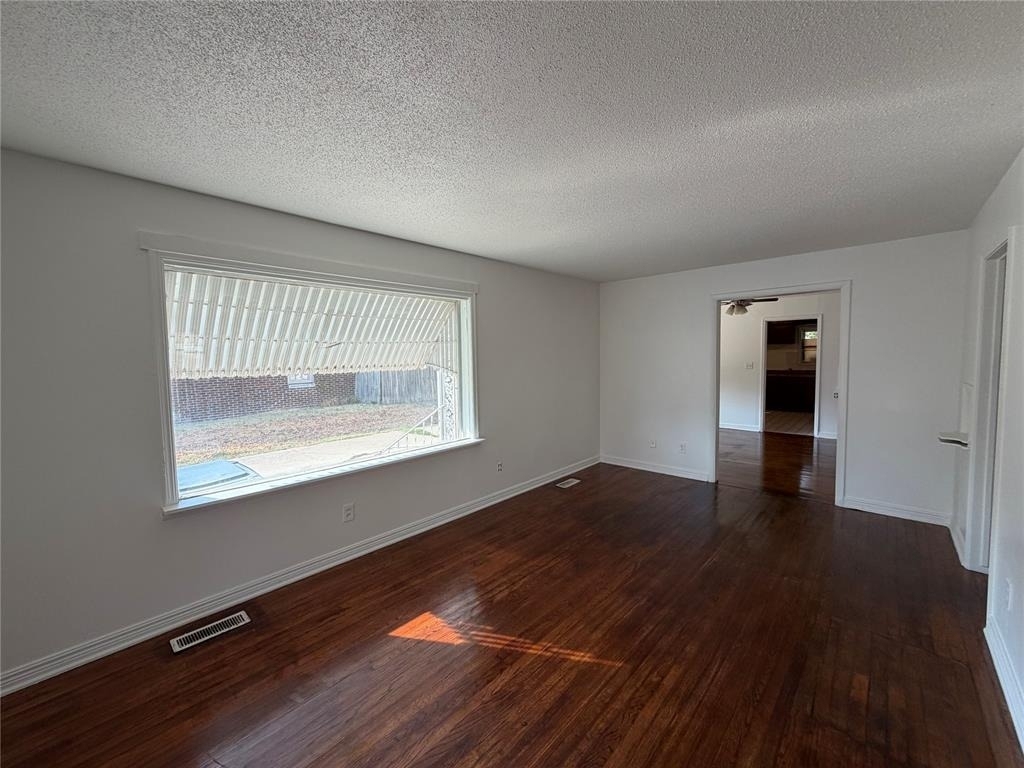 511 E Harmon Drive - Photo 3