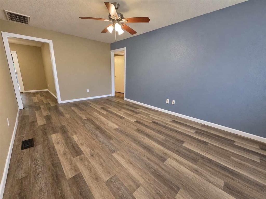 9717 Ne 2nd Street - Photo 1