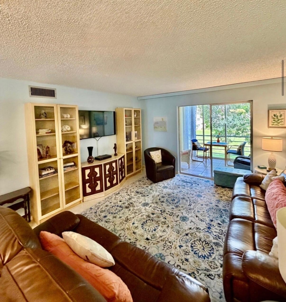 300 Ne 26th Avenue - Photo 1