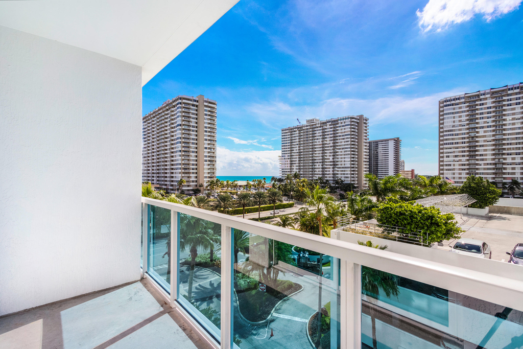 1945 S Ocean Drive - Photo 8
