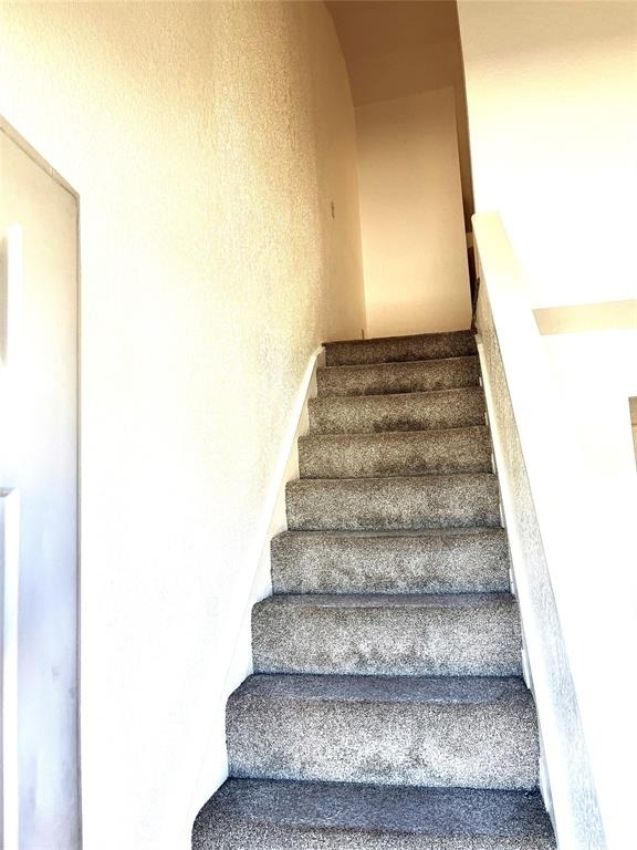 1901 E Lindsey Street - Photo 3