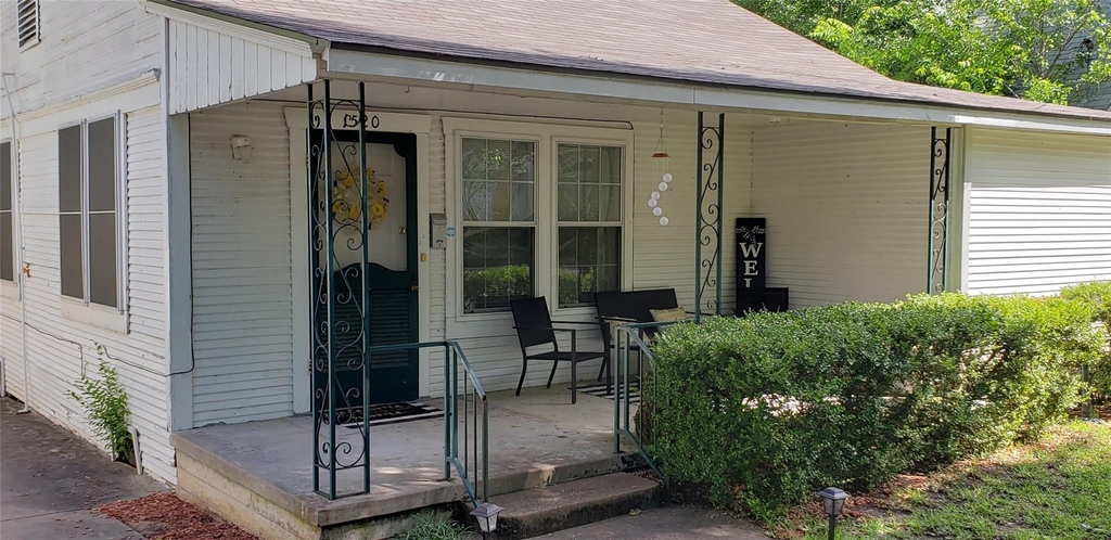 1520 Woodlawn Avenue - Photo 1
