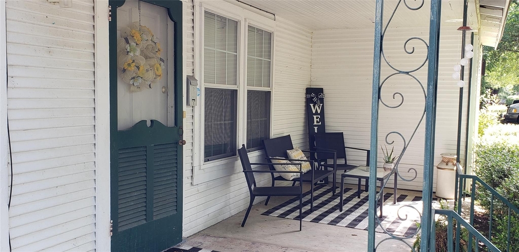 1520 Woodlawn Avenue - Photo 2