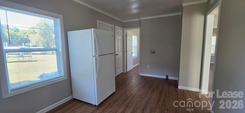 916 Mountain Crest Drive - Photo 3