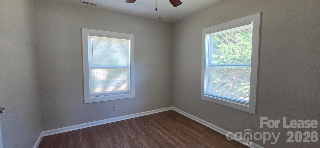 916 Mountain Crest Drive - Photo 7