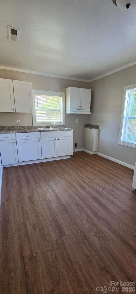 916 Mountain Crest Drive - Photo 1