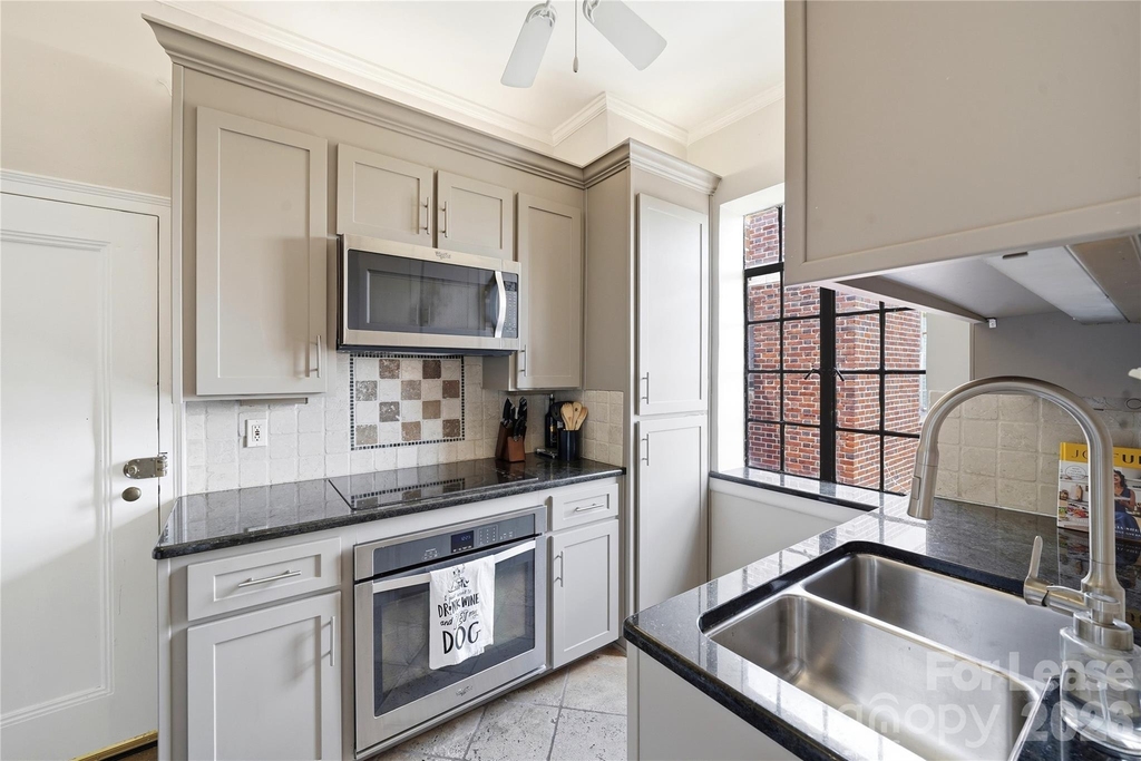 301 W 10th Street - Photo 12