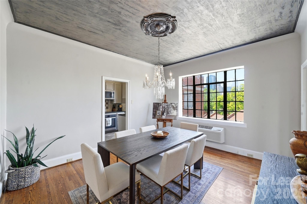 301 W 10th Street - Photo 5