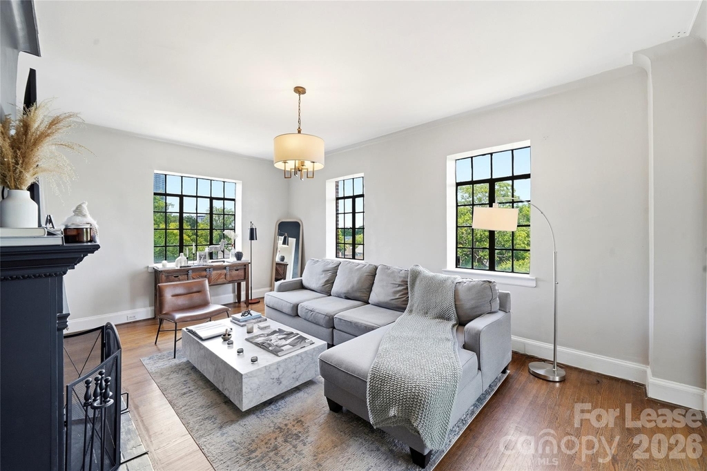 301 W 10th Street - Photo 3