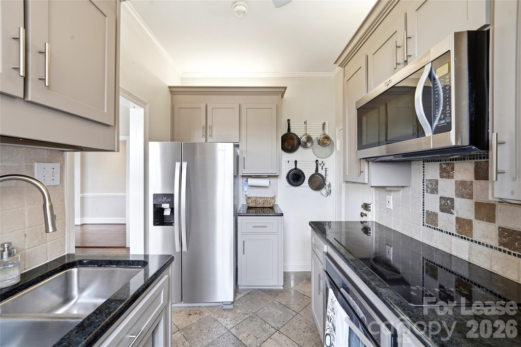 301 W 10th Street - Photo 11