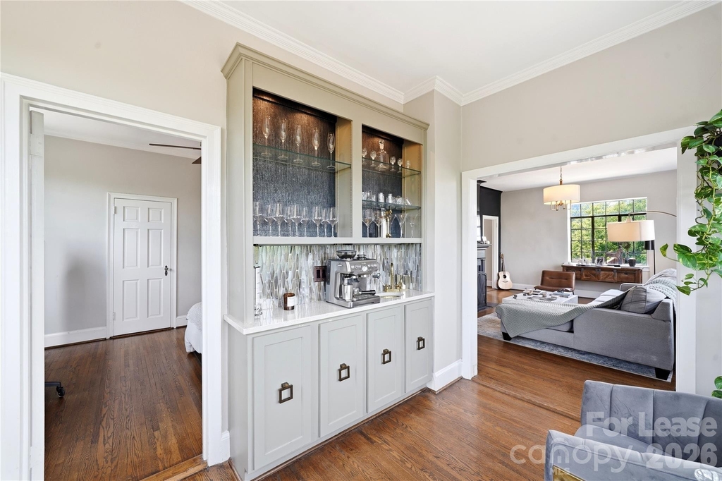 301 W 10th Street - Photo 9