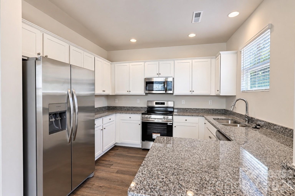 1010 Moorebrook Drive - Photo 11