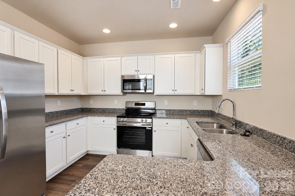 1010 Moorebrook Drive - Photo 14
