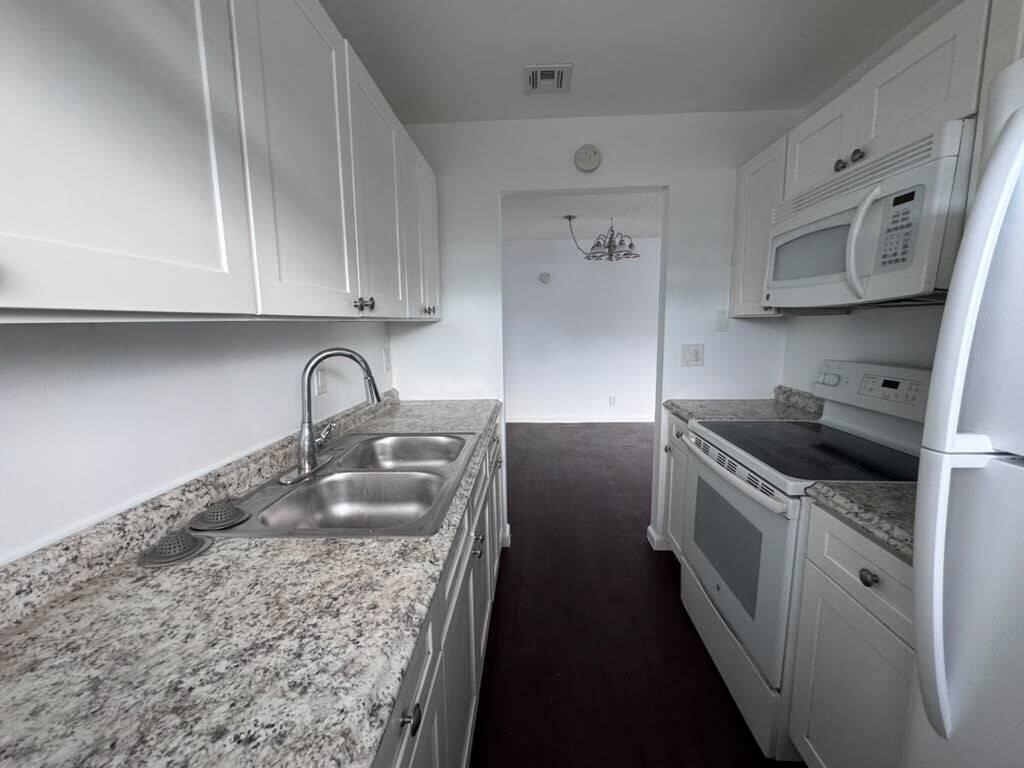 113 E Tiffany Drive - Photo 3