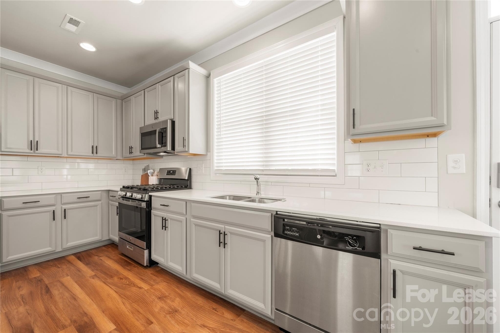 8309 Scotney Bluff Avenue - Photo 10